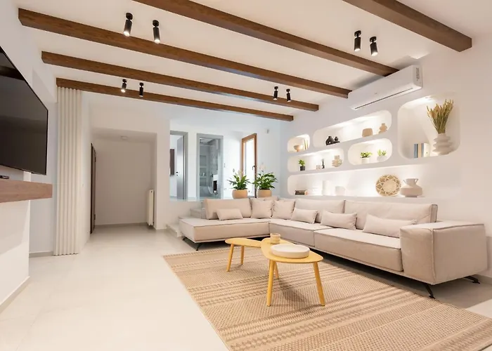 Tris Nikiti (Sithonia)